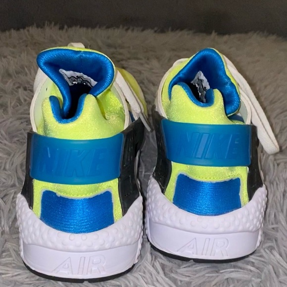 Nike “Volt” Huaraches - Picture 6 of 7